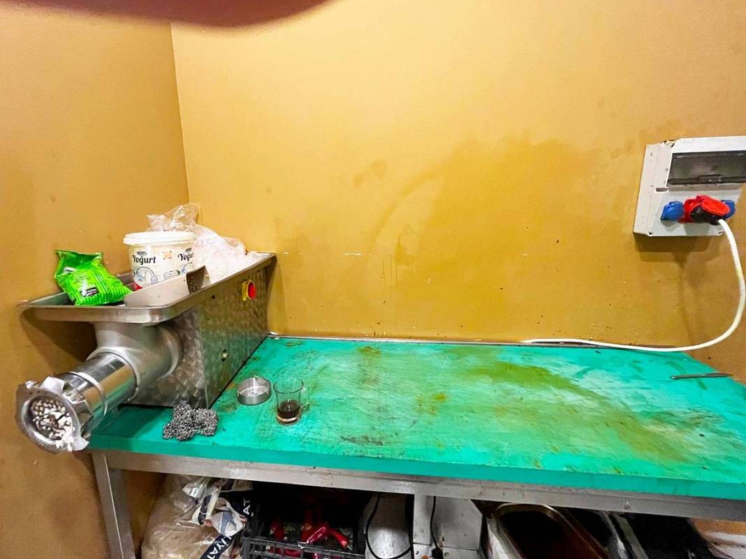 Cesarete bak: Ürünlerinde tarihi geçmiş bozuk et kullanmış! O restoran süresiz mühürlendi 7